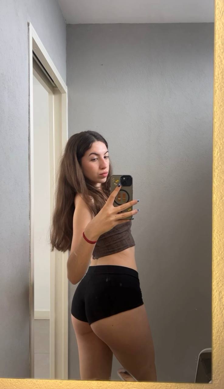 Amber in her underwear in Aurangabad