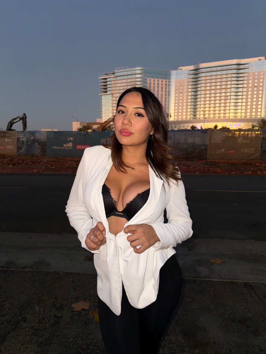 Take a pause and enjoy Ali Cruz — streaming from Aurangabad