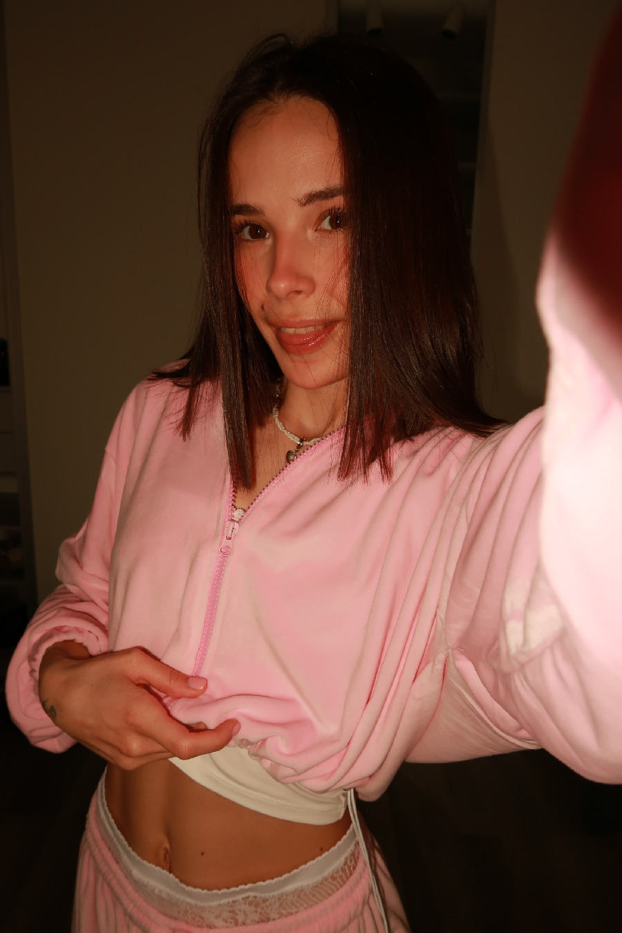 Tina brings the glow — live moments in Aurangabad